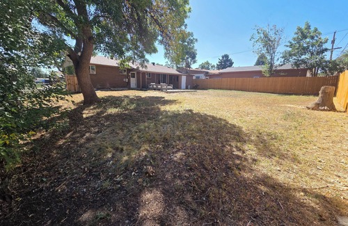 Dupont House | 4 Bedroom house within 10 minutes of Downtown Denver! Full house with yard.