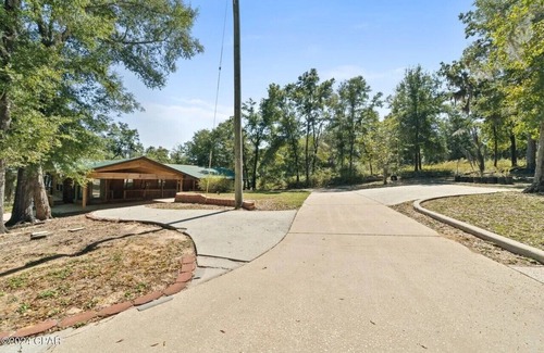 Chipley House | 4-bedroom Lake House 45 Minutes from the Beach!