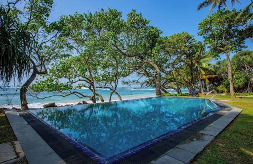 Kathaluwa Villa | 4 bedroom Luxury Beach Front Villa. Private Pool. Fully staffed. Stunning Views,