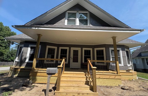 La Porte House | 4 Bedroom Midterm Rental in La Porte - MTM Premier