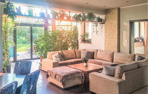 Pinczyn House | 4 Bedroom Nice Home In Semlin