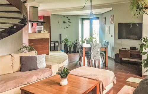 Pinczyn House | 4 Bedroom Nice Home In Semlin