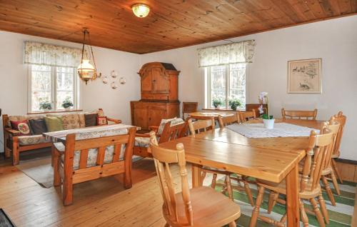 Tived House | 4 Bedroom Nice Home In Tived