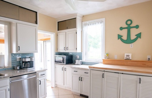 Narragansett House | 4 bedroom Ocean views-One Block To Scarborough Beach!