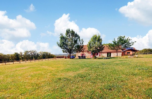 Carlucet House | 4 bedroom pet friendly home in Carlucet