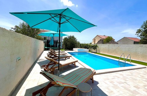 Posedarje House | 4 bedroom pet friendly home in Rupalj