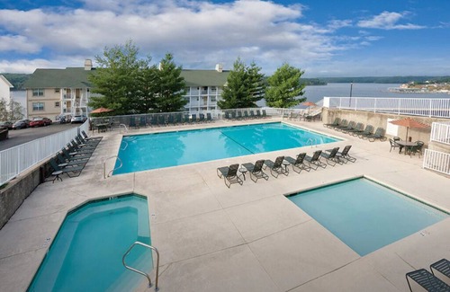 Osage Beach Condo | 4 Bedroom Presidential Condo w/Kitchen on Lake of the Ozarks!