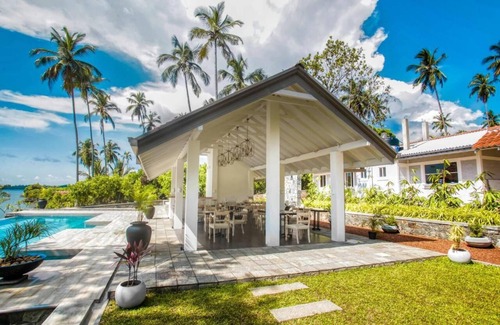 Ambalangoda Villa | 4 Bedroom Private Lake Front Villa in a 30 Acres of Ceylon Cinnamon Estate
