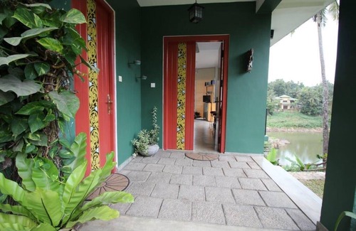 Kandy House | 4-bedroom riversidehouse in charming Kandy with WiFi, AC. Happy travels