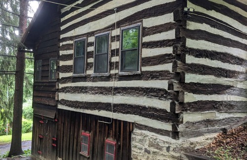 Buffalo Mills Cabin | 4-bedroom Rustic secluded cabin in fabulous Bedford with WiFi