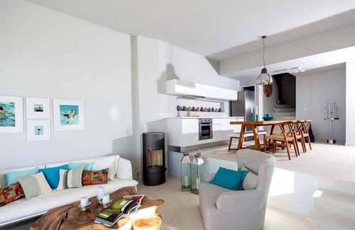 Kokkinon Khorion Villa | 4 Bedroom Sea View villa close to the beach
