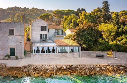 Lopud Island Villa | 4-Bedroom Seafront Villa in beautiful Lopud