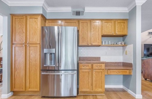 Riverside Apartment | 4 Bedroom Single family L-594199 by Houzlet