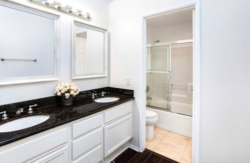 Corona Apartment | 4 Bedroom Single family L-(458298) by Houzlet