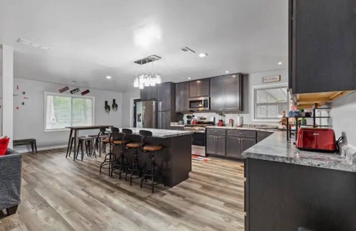Berkeley House | 4 bedroom spacious oasis with game room, sleeps 11