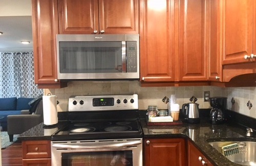 Merrifield House | 4-bedroom vacation home just 9 minutes drive to Tysons Corner Center