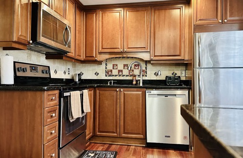 Merrifield House | 4-bedroom vacation home just 9 minutes drive to Tysons Corner Center