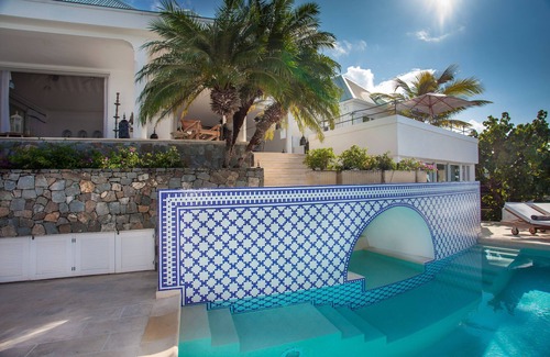 Flamands Villa | 4 bedroom villa offering a spectacular view of the yachts and the port of Gustav
