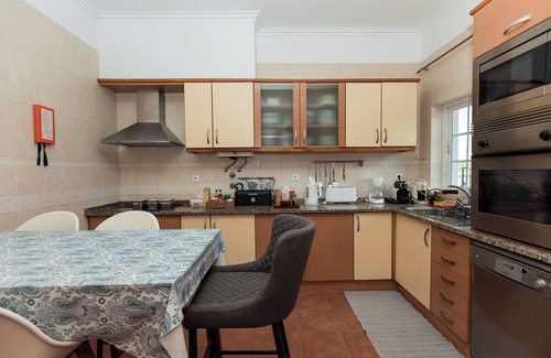 Faulha Villa | 4-bedroom villa with heated pool and vineyard landscape cover in a quiet location
