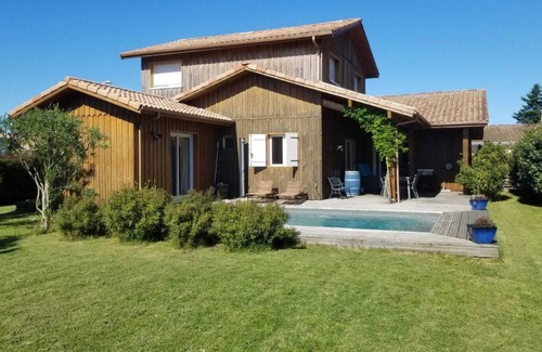 Le Porge House | 4 bedroom wooden house with swimming pool, 10min from the beach!