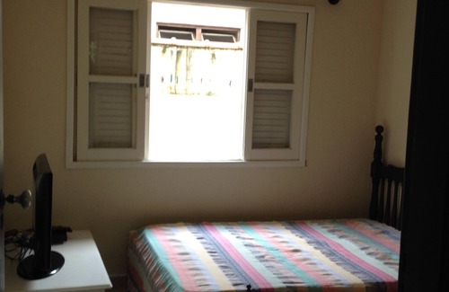 Pereque House | 4 Bedrooms - 2 Suites - Gated Community - Garden Albamar
