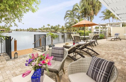 Cypress Lakes House | 4 bedrooms/4bathroom House 1 mile from Beach on Wide Canal with Pool and Jacuzzi
