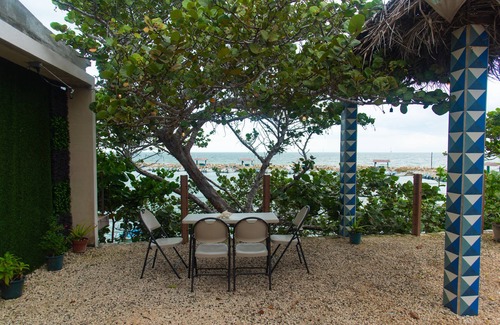 Lerma Villa | 4 bedrooms in an oceanfront garden with pool and kitchenette.
