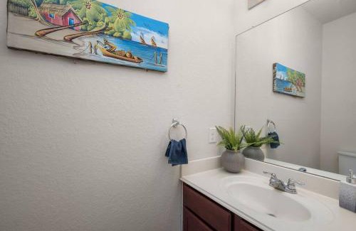 Spring House | 4 bedrooms with theatre! 10 minutes to Six Flags!