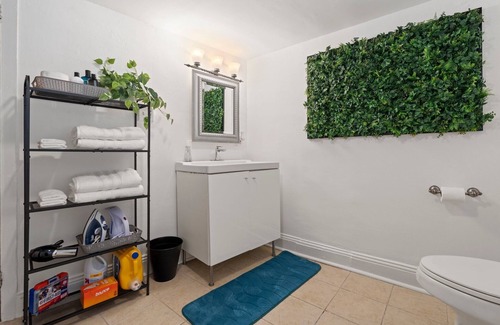 West Conshohocken House | 4 Beds/3 Bedrooms/King Beds/Sleeps 8/Historic Mid-Century Home
