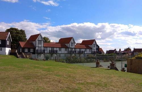 Thorpeness Apartment | 4 Bell Lodge, - sleeps 7 guests in 3 bedrooms