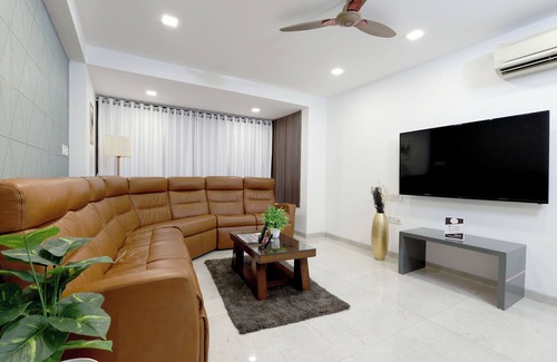 Upper Govind Nagar Apartment | 4 BHK Luxurious near Goregaon Exhibition center