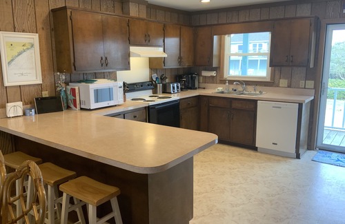 Topsail Beach House | 4 Br/2 Ba Oceanfront In Topsail Beach With Screened Porch