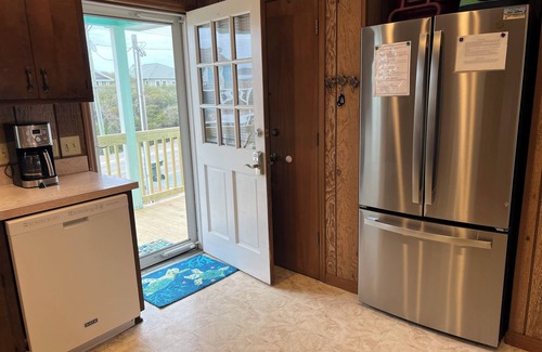 Topsail Beach House | 4 Br/2 Ba Oceanfront In Topsail Beach With Screened Porch
