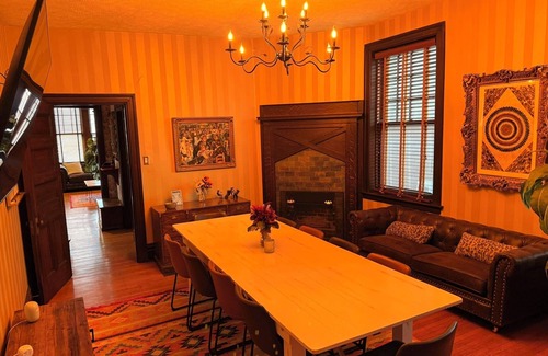 Shadyside House | 4 br 2 baClassical Victorian Home Off Walnut Street in Shadyside Pittsburgh