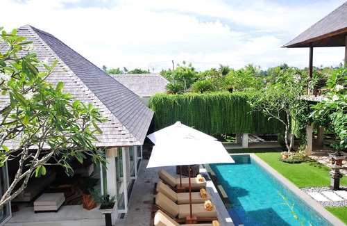 Batubelig Villa | 4 BR, 250m from beach, Staff & Relaxe