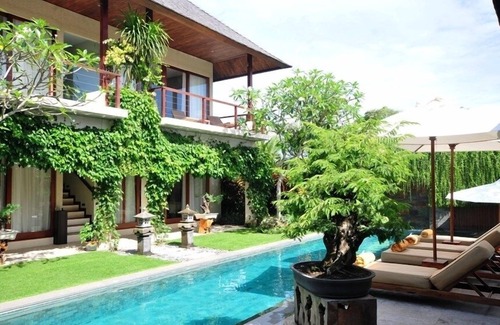 Batubelig Villa | 4 BR, 250m from beach, Staff & Relaxe