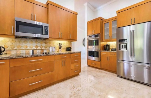 Jog Road House | 4 BR 3.5 w/pool. Near Delray Beach and Wellington and equestrian communitiesn