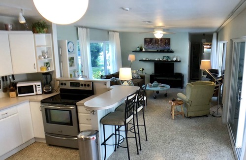 South Gate Ridge House | 4 BR/3BA Poolhouse is 4 miles from the famous Siesta Key Beach