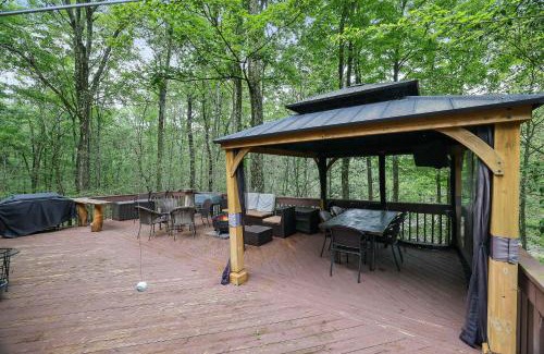 Tobyhanna House | 4 Br Cozy Cabin Sleeps 8 Pool Table Arcade Beach