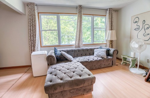 Frontenac House | 4-BR Luxurious Lake-house.