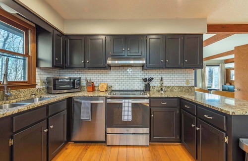 Wolf Laurel House | 4 Br Mountain Views Sleeps 10 Sauna Hot Tub Arcade