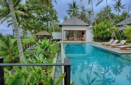 Kedewatan Villa | 4 BR Royal Private Villa Nice view of the Square