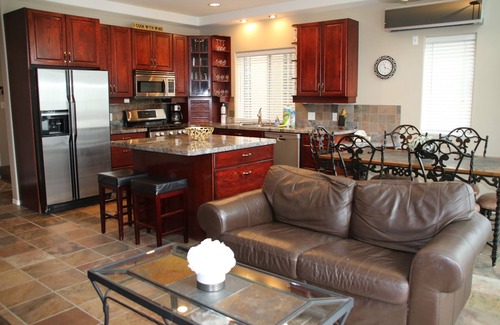 Okanagan-Similkameen House | 4 BR Skaha-Lakefront House-WINE COUNTRY - Sand Beach-Dock - NEW FALL PRICING