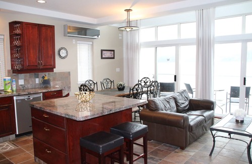 Okanagan-Similkameen House | 4 BR Skaha-Lakefront House-WINE COUNTRY - Sand Beach-Dock - NEW FALL PRICING