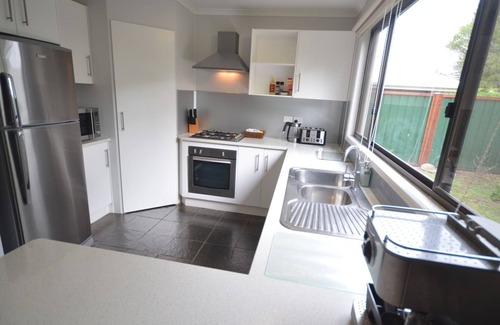 Burnt Pine House | 4-BR Spa Villa, Heated Spa Pool, Sauna, Foxtel, Rental Car