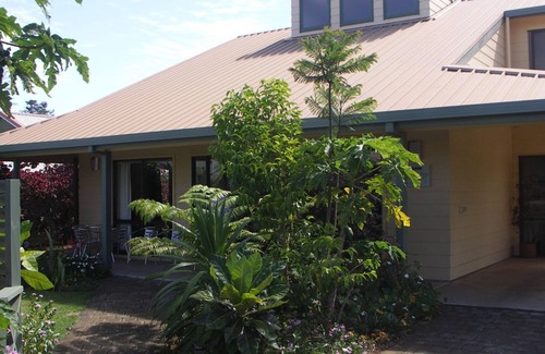 Burnt Pine House | 4-BR Spa Villa, Heated Spa Pool, Sauna, Foxtel, Rental Car