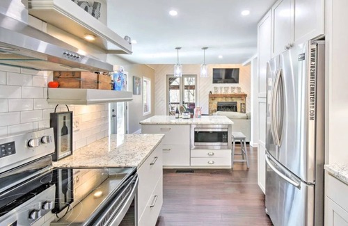 Demorest House | 4 BR updated house on Chattahoochee River! Fish, Swim, Tube, and Kayak all day!