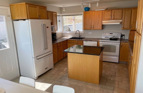 Central Okanagan House | 4 BR Upper Floor With Massive Lake view