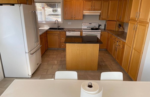 Central Okanagan House | 4 BR Upper Floor With Massive Lake view