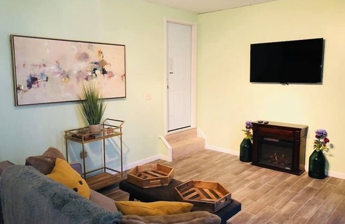Southington Apartment | #4 *BRAND NEW*INCREDIBLE LOCATION *SUPERHOST*